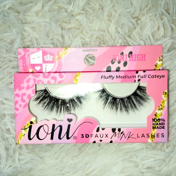 Mink Lashes - Picture 1 of 3